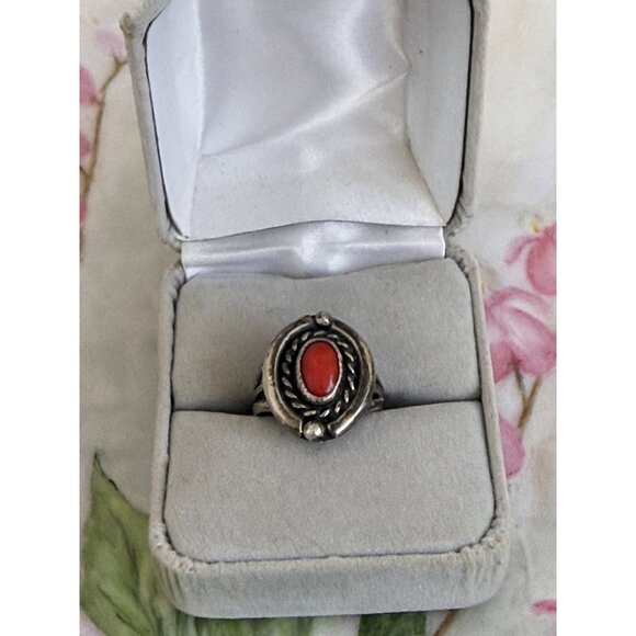 Vintage Native American Navajo Sterling Silver Coral Ring Size 6.25 - Picture 8 of 10
